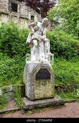 Denkmal von William Shakespeare im öffentlichen Park am Fluss Ilm in Weimar, Thüringen. Deutschland. Die einzige Statue von William Shakespeare auf der Europameisterschaft Stockfoto