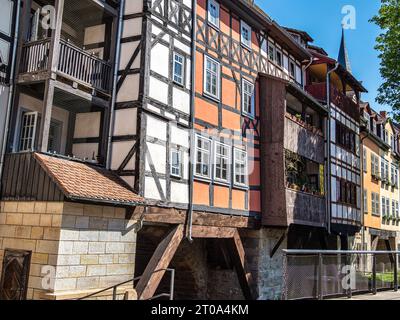 Händlerbrücke, Kraemerbrücke in Erfurt, Deutschland. Es wurde 1325 erbaut. Die einzige Brücke nördlich der Alpen, die komplett mit Häusern überbaut ist Stockfoto