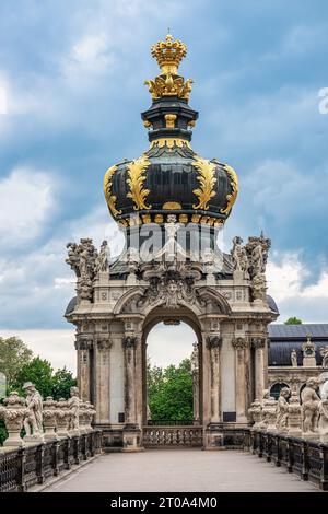 Berühmter Zwinger Palast, Dresdner Zwinger Kunstgalerie Dresden, Sachsen, Deutschland. Der Dresdner Zwinger Palast wurde 1710 von Poeppelmann als Orange entworfen Stockfoto