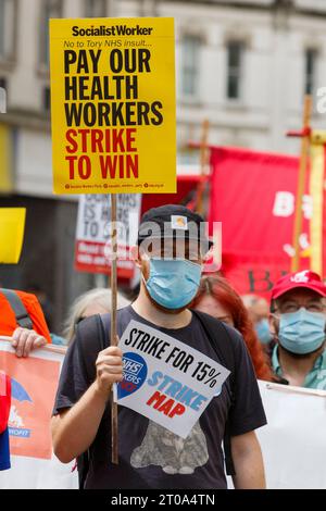 Bristol - NHS-Mitarbeiter und Mitglieder der Öffentlichkeit nehmen an einem Protest für NHS Patientensicherheit, Pay Justice und ein Ende der Privatisierung protestmarsch Teil. Stockfoto