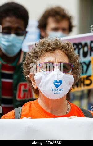 Bristol - NHS-Mitarbeiter und Mitglieder der Öffentlichkeit nehmen an einem Protest für NHS Patientensicherheit, Pay Justice und ein Ende der Privatisierung protestmarsch Teil. Stockfoto