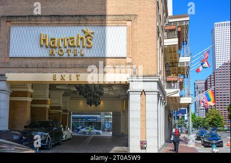 NEW ORLEANS, LA, USA - 22. AUGUST 2023: Harrah's Hotel an der Poydras Street Stockfoto