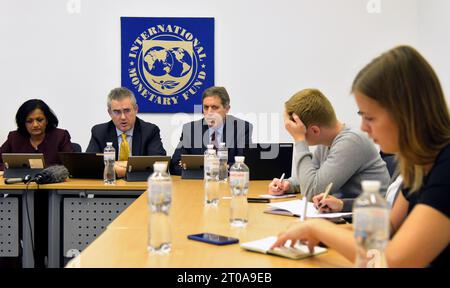 Nicht exklusiv: KIEW, UKRAINE - 04. OKTOBER 2023 - Teilnehmer der Pressekonferenz der IWF-Mission in der Ukraine, Kiew, Hauptstadt der Ukraine Stockfoto