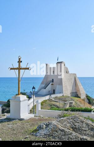 Blick auf den Turm von Sperlonga, einem Dorf am Meer in der Provinz Latina. Stockfoto