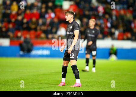 AESSEAL New York Stadium, Rotherham, England - 4. Oktober 2023 Taylor Gardner-Hickman (22) von Bristol City - während des Spiels Rotherham gegen Bristol City, Sky Bet Championship, 2023/24, AESSEAL New York Stadium, Rotherham, England - 4. Oktober 2023 Credit: Arthur Haigh/WhiteRosePhotos/Alamy Live News Stockfoto