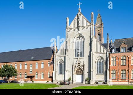 Kloster Tongerlo mit neogotischer Kirche, Prämonstratenserkloster in Tongerlo bei Westerlo, Provinz Antwerpen, Flandern, Belgien Stockfoto