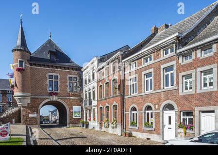 Neorenaissance Rathaus / Tor aus dem 19. Jahrhundert im Dorf Clermont-sur-Berwinne bei Thimister-Clermont in der Provinz Lüttich, Wallonien, Belgien Stockfoto