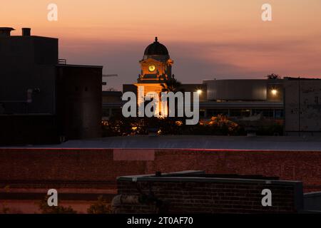Blick auf die Skyline der Innenstadt von Sacramento, Kalifornien, USA. Stockfoto