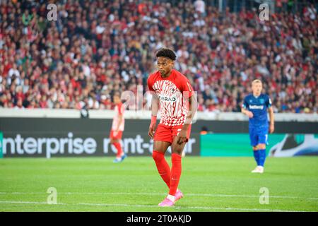 Freiburg, Deutschland. Oktober 2023. Schwache Europa-League Premiere von Junior Adamu (SC Freiburg) beim Spiel der Fussball-Europa-League - Gruppenphase: SC Freiburg vs West Ham United Credit: dpa/Alamy Live News Stockfoto