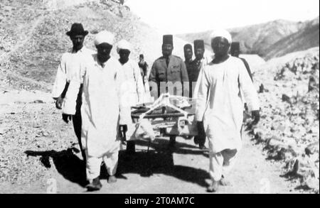 Artefakte wurden nach ihrer Entdeckung im Jahr 1922 aus dem Grab von Tutanchamun in Ägypten entfernt Stockfoto