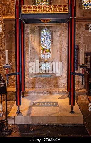 St. Aidan's Schrein in der St. Aidan's Church in Bamburgh, Northumberland, Großbritannien am 25. September 2023 Stockfoto