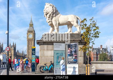 Big Ben and South Bank Lion, Westminster Bridge, South Bank, London Borough of Lambeth, Greater London, England, Vereinigtes Königreich Stockfoto