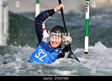 Vaires-sur-Marne, d'Île-de-France, Frankreich. Oktober 2023. 2023 Kanufahren-WM-Finale. Stade Nautique Olympique. Vaires-sur-Marne, d'Île-de-France. Phoebe Spicer (GBR) in den Womens Kajak Heats während der Kanu-Weltmeisterschaft 2023 im Stade Nautique Olympique, Frankreich. Quelle: Sport In Pictures/Alamy Live News Stockfoto