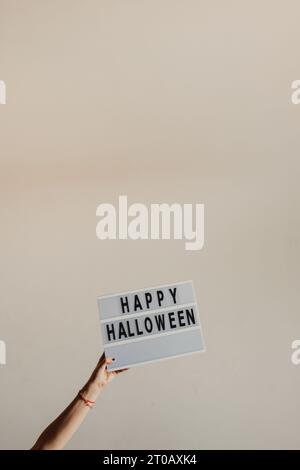 Minimalistisches Happy halloween Schreibplakat Stockfoto