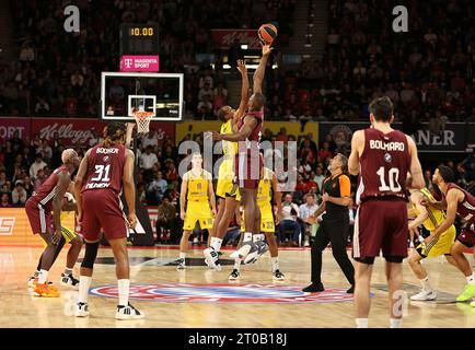 Tipp für die Partie. GER, FC Bayern Basketball gegen ALBA Berlin, EuroLeague, 1. Spieltag, Saison 2023/2024, 05.10.2023, Foto: Eibner-Pressefoto/Marcel Engelbrecht Stockfoto