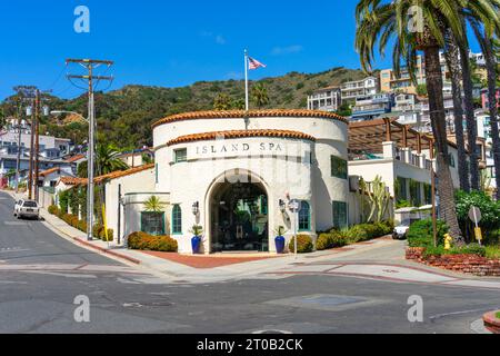 Avalon, CA, USA - 13. September 2023: Außengebäude des Island Spa in der Stadt Avalon auf Santa Catalina Island, Kalifornien. Stockfoto