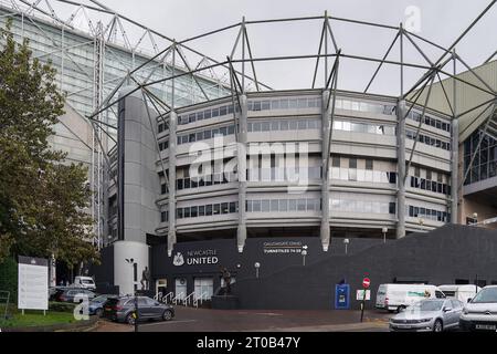 Newcastle, Großbritannien. Oktober 2023. Allgemeine Ansicht außerhalb des Stadions während des Spiels Newcastle United FC gegen Paris Saint-Germain FC, UEFA Champions League Runde 1 im St.James' Park, Newcastle, Großbritannien am 4. Oktober 2023 Credit: Every Second Media/Alamy Live News Stockfoto