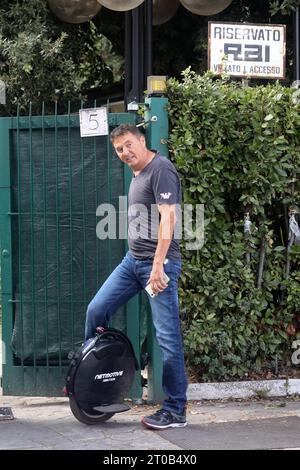 Rom, Italien. Oktober 2023. Rom, Teo Mammucari, demonstriert mit seinem elektrischen Einrad große Leichtigkeit und Geschicklichkeit. Quelle: Unabhängige Fotoagentur/Alamy Live News Stockfoto
