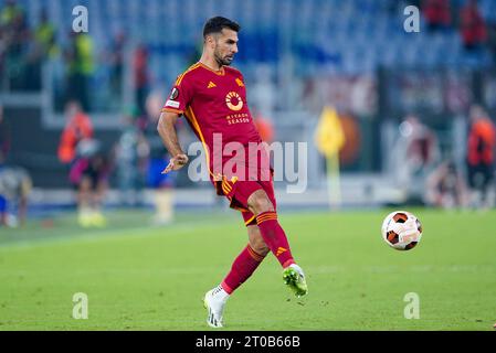 Rom, Italien. Oktober 2023. Zeki Celik von AS Roma während des Gruppenspiels der UEFA Europa League zwischen AS Roma und Servette FC am 5. Oktober 2023 in Rom. Quelle: Giuseppe Maffia/Alamy Live News Stockfoto