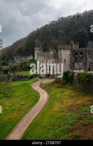 Gwrych Castle, Abergele, Nordwales. Ein Landhaus aus dem 19. Jahrhundert, das restauriert und für die Öffentlichkeit zugänglich ist. Stockfoto