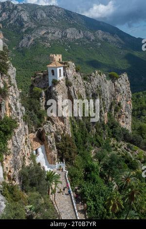 Das Dorf El Castell de Guadalest gilt als das meistbesuchte Dorf in der spanischen Provinz Alicante Stockfoto