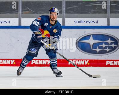 München, Deutschland. Oktober 2023. Chris DeSousa (EHC Red Bull Muenchen, #82). EHC Red Bull München gegen Iserlohn Roosters, Eishockey, DEL, 8. Spieltag, Saison 2023/2024, 05.10.2023. Foto: Eibner-Pressefoto/feiner Credit: dpa/Alamy Live News Stockfoto