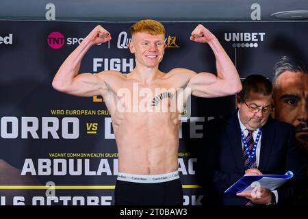 LONDON, VEREINIGTES KÖNIGREICH. Oktober 23. Sam King während des offiziellen Wiegens von Zorro vs D’Ortenzi vor der Fight Night in York Hall am Donnerstag, den 05. Oktober 2023 in LONDON, ENGLAND. Quelle: Taka G Wu/Alamy Live News Stockfoto