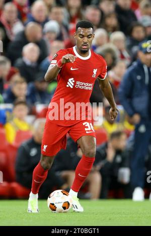 Liverpool, Großbritannien. Oktober 2023. Ryan Gravenberch aus Liverpool in Aktion. Gruppenspiel der UEFA Europa League, Liverpool gegen Union Saint-Gilloise am Donnerstag, den 5. Oktober 2023 in Liverpool in Anfield. Dieses Bild darf nur für redaktionelle Zwecke verwendet werden. Nur redaktionelle Verwendung. bild von Chris Stading/Andrew Orchard Sportfotografie/Alamy Live News Credit: Andrew Orchard Sportfotografie/Alamy Live News Stockfoto