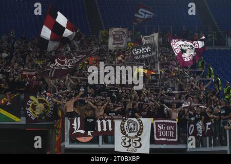 Rom, Latium. Oktober 2023. Servette Fans beim Spiel der UEFA Europa League ALS Roma gegen Servette im Olimpico-Stadion in Rom, Italien, 5. Oktober 2023. Photographer01 Credit: Unabhängige Fotoagentur/Alamy Live News Stockfoto