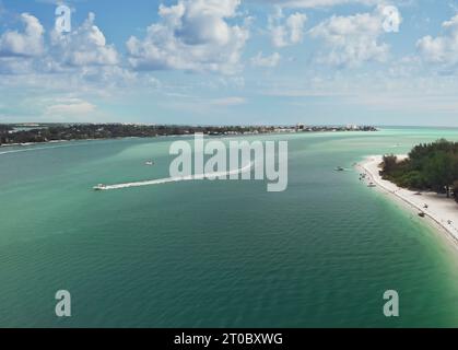 Lido Key in der Nähe von Sarasota Florida aus der Vogelperspektive. Drohnenaufnahme. Stockfoto