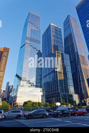 Foster + Partners entwarf 50 Hudson Yards, ein 78-stöckiges Bürogebäude mit Einzelhandels- und öffentlichen Bereichen auf Straßenebene. Stockfoto