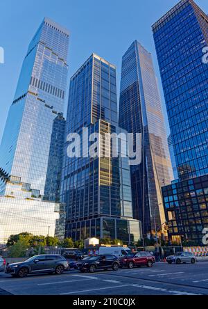 Foster + Partners entwarf 50 Hudson Yards, ein 78-stöckiges Bürogebäude mit Einzelhandels- und öffentlichen Bereichen auf Straßenebene. Stockfoto