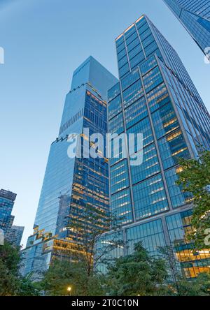 Foster + Partners entwarf 50 Hudson Yards, ein 78-stöckiges Bürogebäude mit Einzelhandels- und öffentlichen Bereichen auf Straßenebene. Stockfoto