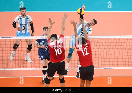 Facundo Conte (Argentinien); Mohamed Masoud, Hossam Abdalla (Ägypten). Volleyball-Weltmeisterschaft 2022. Stockfoto