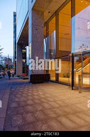 Foster + Partners entwarf 50 Hudson Yards, ein 78-stöckiges Bürogebäude mit Einzelhandels- und öffentlichen Bereichen auf Straßenebene. Stockfoto