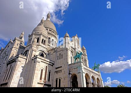 Äußere der Basilika Sacre Coeur im Pariser Viertel Montmartre Stockfoto