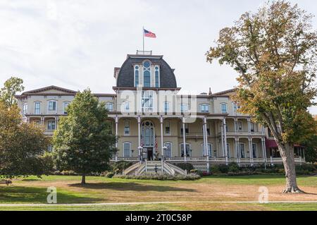 Das Athenaeum Hotel am Lake Drive auf dem Gelände des Chautauqua Institute in Chautauqua Lake, New York, USA Stockfoto