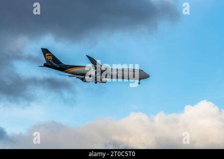 N607UP - Boeing 747-8F - UPS Flugzeuglandung in Sydney, NSW, Australien. Stockfoto