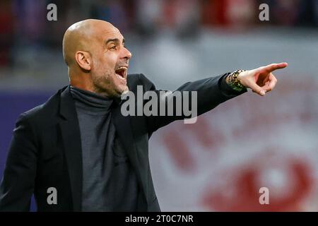 Leipzig, Deutschland. Oktober 2023. Fußball: Champions League, Spieltag 2, Gruppe G, RB Leipzig - Manchester City in der Red Bull Arena. Manchesters Trainer PEP Guardiola Gesten. Quelle: Jan Woitas/dpa/Alamy Live News Stockfoto