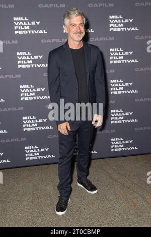 Mill Valley, USA. Oktober 2023. Peter Simonite kommt am 5. Oktober 2023 bei der Premiere von „Day of the Fight“ des Mill Valley Film Festivals 2023 im Outdoor Art Club in Mill Valley, Kalifornien. Foto: Picture Happy Photos/imageSPACE für MVFF Credit: Imagespace/Alamy Live News Stockfoto