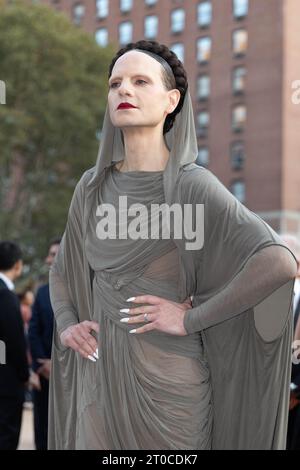 Jordan Roth kommt 2023 zur Herbstgala des New York City Ballet, die am 5. Oktober 2023 im David H. Koch Theatre im Lincoln Center in New York City anlässlich des 75. New York City Ballet Anniversary Season feiert. Quelle: Brazil Photo Press/Alamy Live News Stockfoto