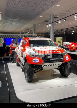 Llanera , Spanien - 10 02 2023 : Toyota Hilux Auto-Lkw-Rennen von Fernando Alonso bei der Rallye Dakar 2020 Stockfoto