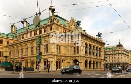 Blick vom Opernring auf die Wiener Staatsoper Stockfoto