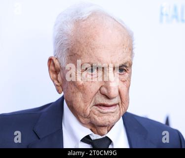 Los Angeles, Usa. Oktober 2023. LOS ANGELES, KALIFORNIEN, USA – 5. OKTOBER: Der kanadische Architekt und Designer Frank Gehry kommt zur 20. Jahrestagsgala der Los Angeles Philharmonic zu Ehren von Frank Gehry in der Walt Disney Concert Hall am 5. Oktober 2023 in Los Angeles, Kalifornien, USA. (Foto: Xavier Collin/Image Press Agency) Credit: Image Press Agency/Alamy Live News Stockfoto