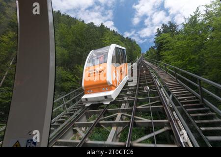 Die Salzbergbahn Hallstatt in Hallstatt, Oberösterreich, gilt als eine der schönsten und instagrammfähigsten Städte Stockfoto