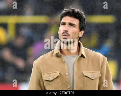 Dortmund, Deutschland. August 2021. Fußball, DFL Supercup, Finale, Borussia Dortmund - Bayern München, Signal Iduna Park: Dortmunder Verteidiger Mats Hummels, der zu dieser Zeit verletzt wurde, kommt ins Stadion. Hummels kehrt nach mehr als zwei Jahren in die Fußballnationalmannschaft zurück. Der neue Nationaltrainer Nagelsmann nominierte den 34-jährigen Verteidiger neben den Newcomern Führich, Behrens und Andrich am Freitag für die bevorstehende Reise des DFB-Kader nach Amerika mit Spielen gegen die USA und Mexiko. Quelle: Bernd Thissen/dpa/Alamy Live News Stockfoto