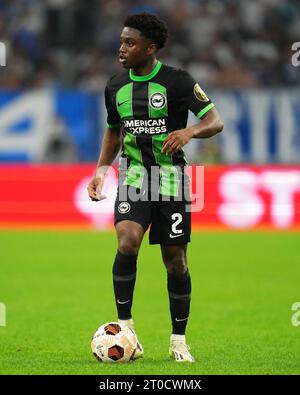 Marseille, Marseille. Oktober 2023. Tariq Lamptey aus Brighton Hove Albion spielte am 5. Oktober 2023 im Stade Velodrome in Marseille, Frankreich, während des UEFA Europa League-Spiels zwischen Olympique Marseille und Brighton Hove Albion (Gruppe B, Datum 2). (Foto: Bagu Blanco/PRESSINPHOTO) Credit: PRESSINPHOTO SPORTS AGENCY/Alamy Live News Stockfoto