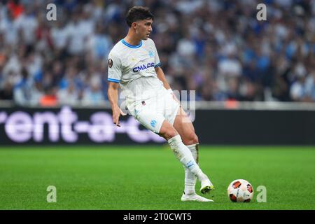 Marseille, Marseille. Oktober 2023. Leonardo Balerdi von Olympique Marseille während des Spiels der UEFA Europa League zwischen Olympique Marseille und Brighton Hove Albion, Gruppe B, Datum 2, spielte am 5. Oktober 2023 im Stade Velodrome in Marseille. (Foto: Bagu Blanco/PRESSINPHOTO) Credit: PRESSINPHOTO SPORTS AGENCY/Alamy Live News Stockfoto