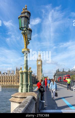Big Ben und Houses of Parliament über der Westminster Bridge, South Bank, London Borough of Lambeth, Greater London, England, Vereinigtes Königreich Stockfoto