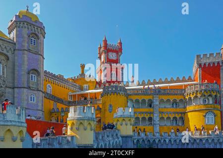 Portugal, Lissabon, der Pena-Palast, Palacio da Pena, ist eine Burg in Sao Pedro de Penaferrim in der Gemeinde Sintra an der portugiesischen Riviera. Stockfoto